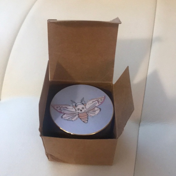 Moth Herb Grinder 🍀 - Picture 4 of 4